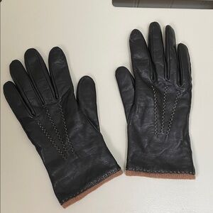 Elegant Black Leather Gloves with Brown Trim